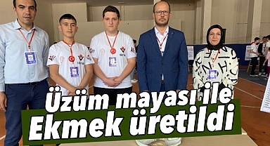 Alaşehir’de genç mucitlerden önemli buluş; Üzüm Mayası ile Ekmek Üretildi 
