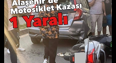 Alaşehir‘de motosiklet ışıklarda duran otomobile çarptı: 1 yaralı 