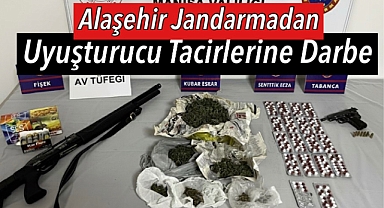 Alaşehir'de Uyuşturucu Operasyonu: 750 Gram Esrar ve Silahlar Ele Geçirildi: 1 Tutuklama 